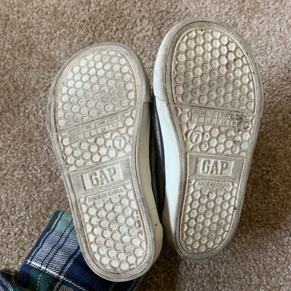 Three size 7 shoes for kids(great price!) - Picture 3 of 7